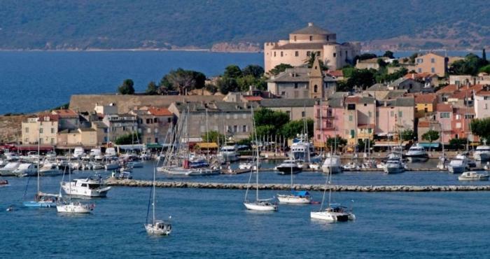 Appartement Plein Centre Saint Florent Face Au Port Kültér fotó